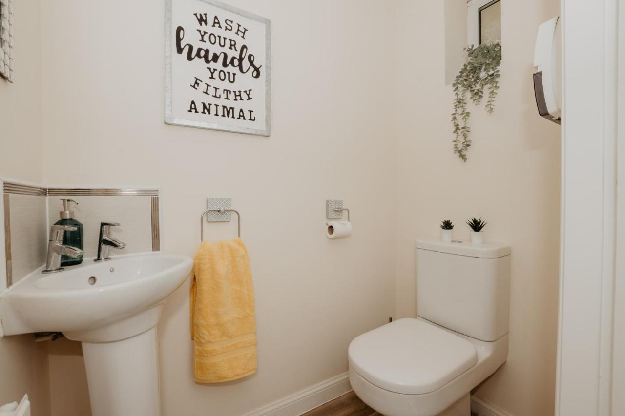 Coyle House, 3 Bed,Corby, Super Kings Or Twins, Driveway, Free Wi-Fi, Corporates Welcome Exterior foto