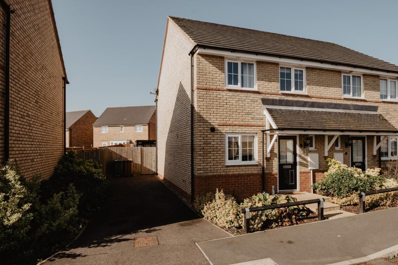 Coyle House, 3 Bed,Corby, Super Kings Or Twins, Driveway, Free Wi-Fi, Corporates Welcome Exterior foto